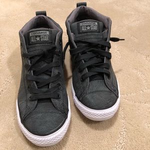 Men’s size 6 Converse high tops